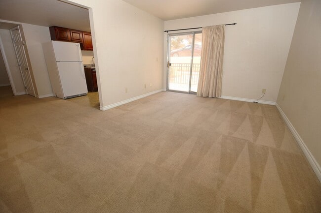 Building Photo - UPGRADED BELLA VITA 1 BEDROOM CONDO