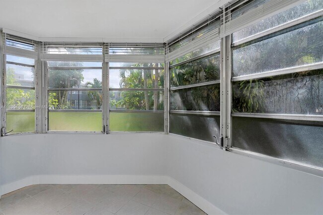 Building Photo - 1635 NE Miami Gardens Dr