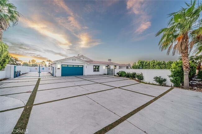 Building Photo - 2932 N Sunrise Way