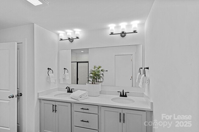 Building Photo - 1306 Moretz Ave