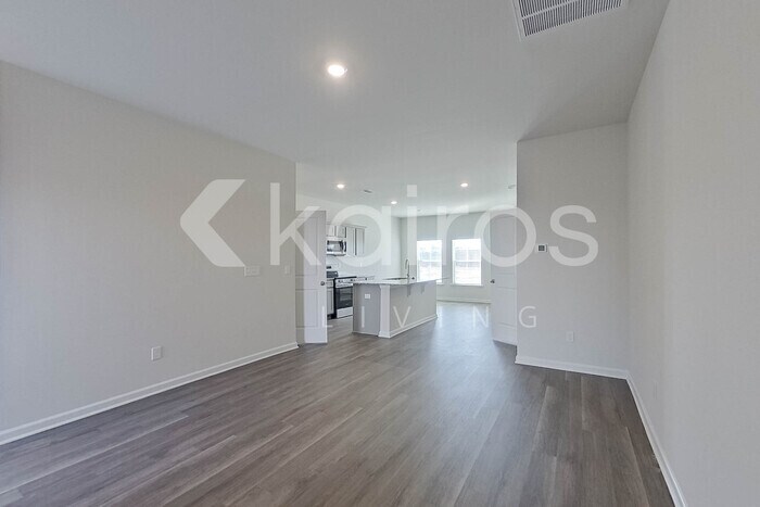 Building Photo - 2083 Banyan Cir