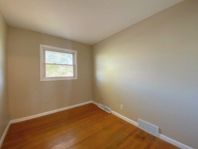 Building Photo - 2237 Wentworth Ave