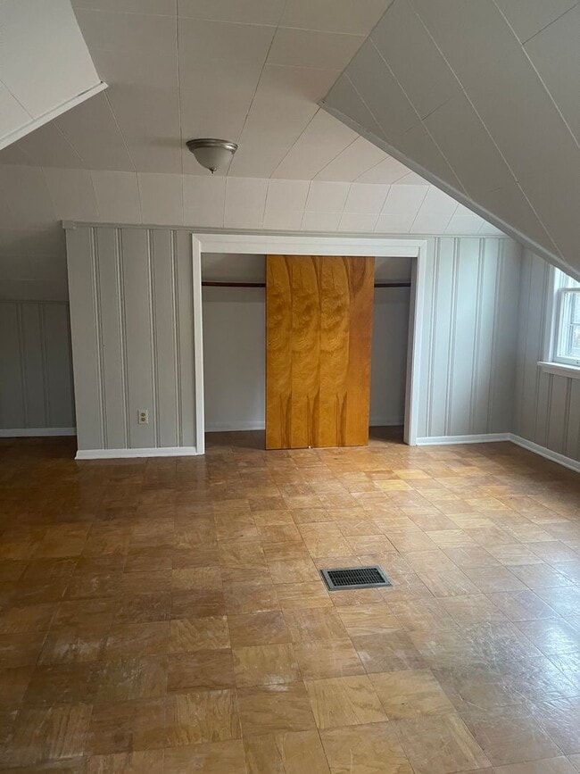 Building Photo - Section 8 Welcome