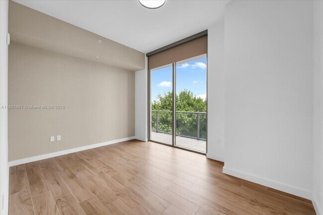 Building Photo - 2678 Tigertail Ave