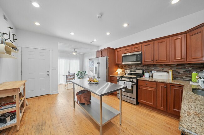 Building Photo - 2947 N Lawndale Ave