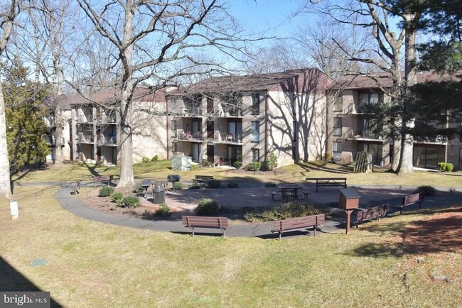 Building Photo - 2050 Royal Fern Ct
