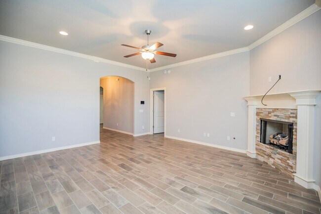 Building Photo - ***750 Fontana Street***
