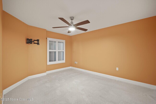 Building Photo - 551 Casa Bella Dr