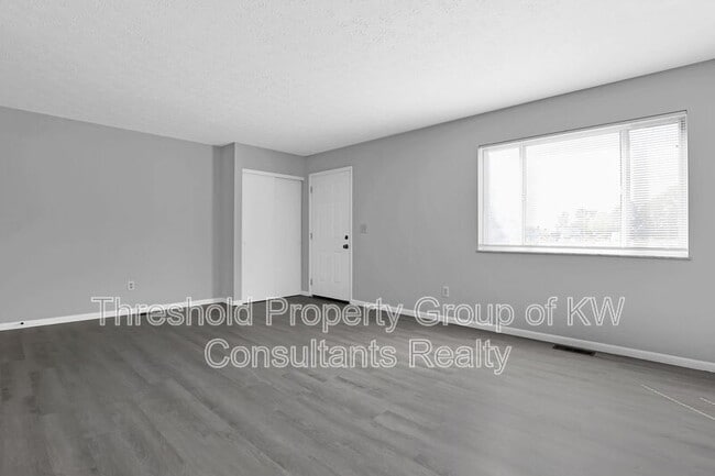 Building Photo - 2522-2524 Weyburn Road - 2524