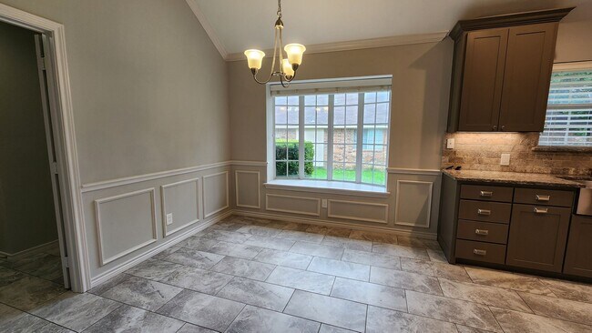 Building Photo - 3817 Yellowstone Pl