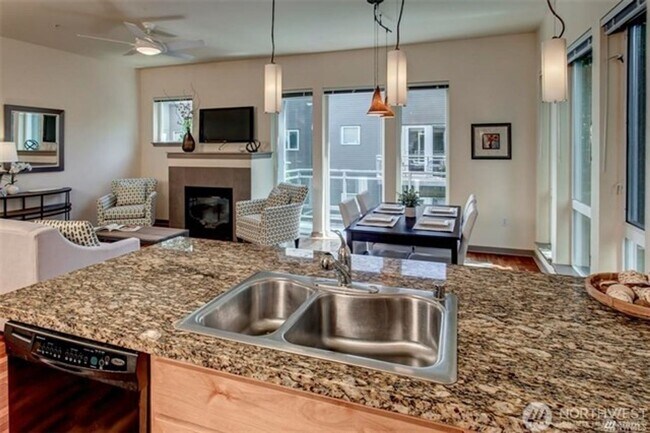 Building Photo - 2bd/1.75ba Kirkland Condo