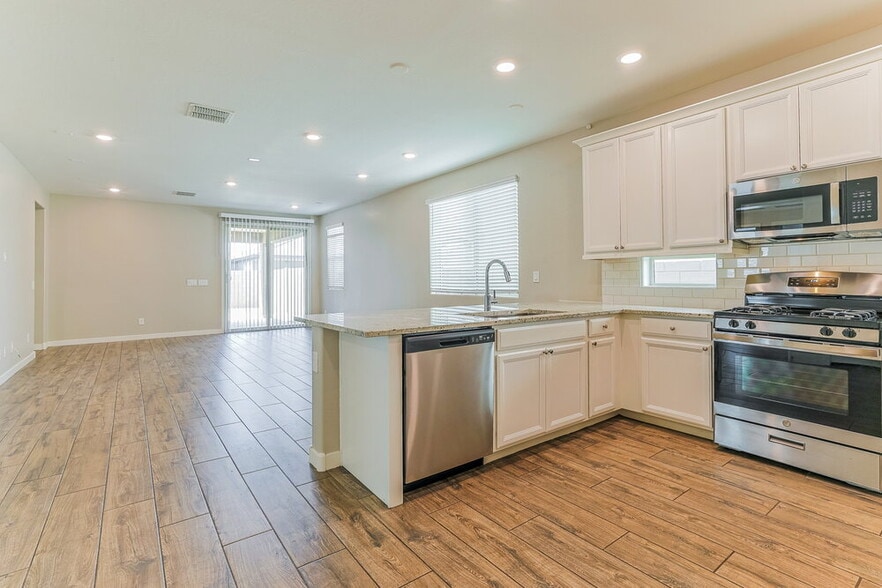 Building Photo - 289 W Tamarack Dr