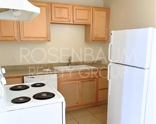 Building Photo - 455 W Kelso St