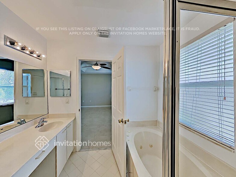 Building Photo - 4720 SW 163rd Ave