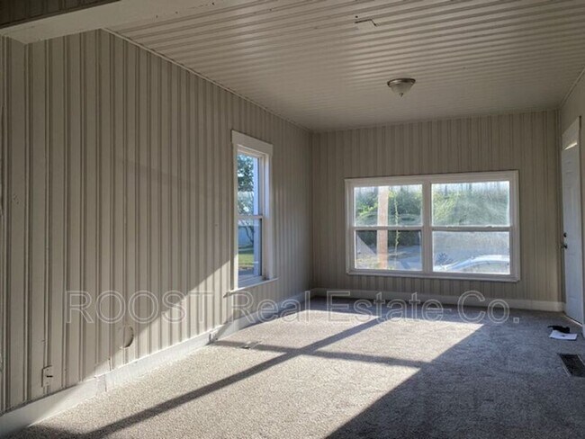 Building Photo - 209 N Irwin St