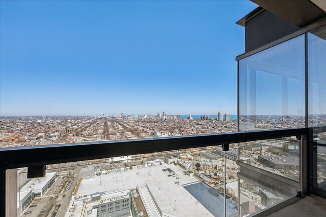 Building Photo - 860 W Blackhawk St