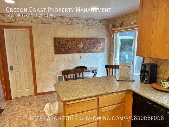 Building Photo - 3251 SE Dune Ave