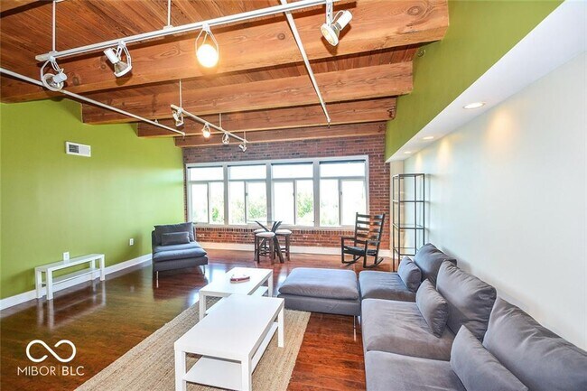 Building Photo - 430 N Park Ave