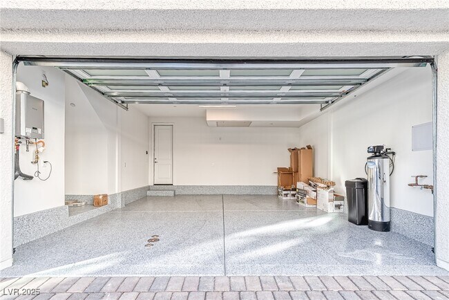 Building Photo - 643 Grey Saker St