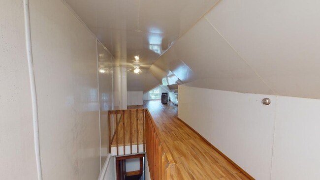 Building Photo - SPACIOUS 4 BEDROOMS / 2 FULL BATHS BEAUTIF...
