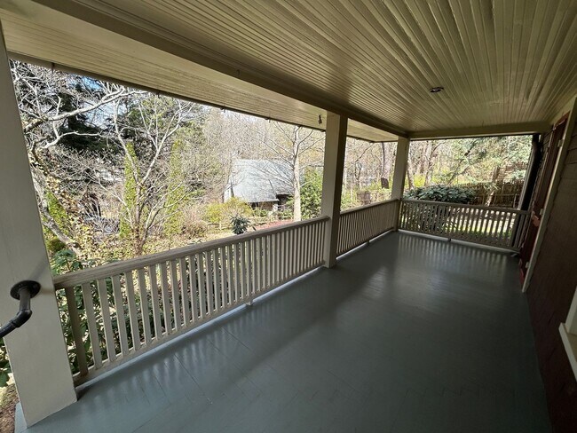 Building Photo - North AVL -  Renovated Arts & Crafts Cottage