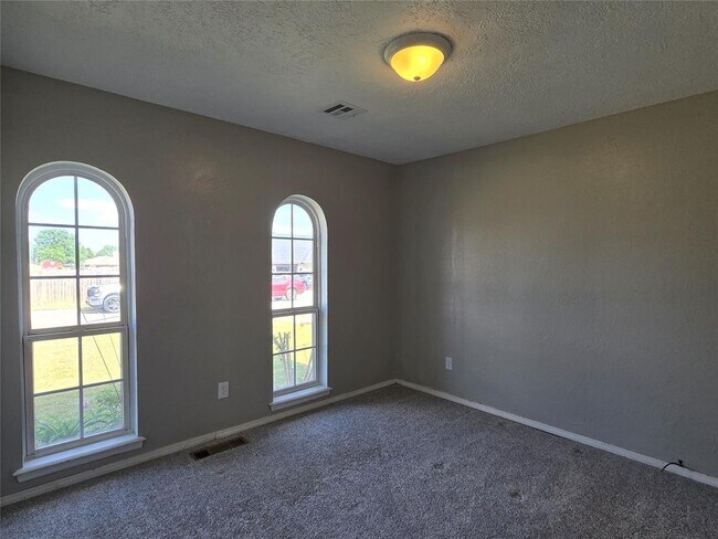 Building Photo - 4825 Eric Dr