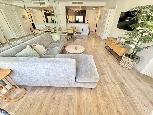 Building Photo - 260 E Flamingo Rd