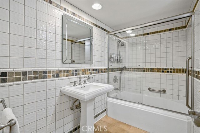 Building Photo - 615 Esplanade