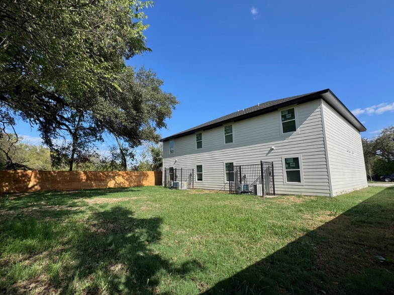 Building Photo - 102 Pecan Dr