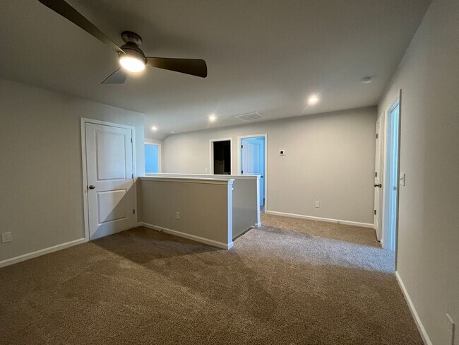 Building Photo - New 4/3 Townhome Available Now