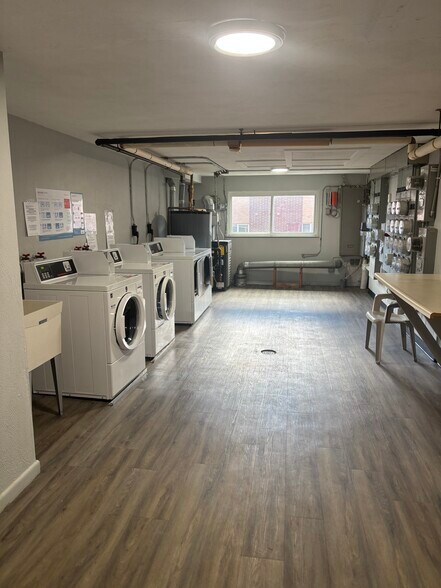 Building Photo - 608 Boston Post Rd E