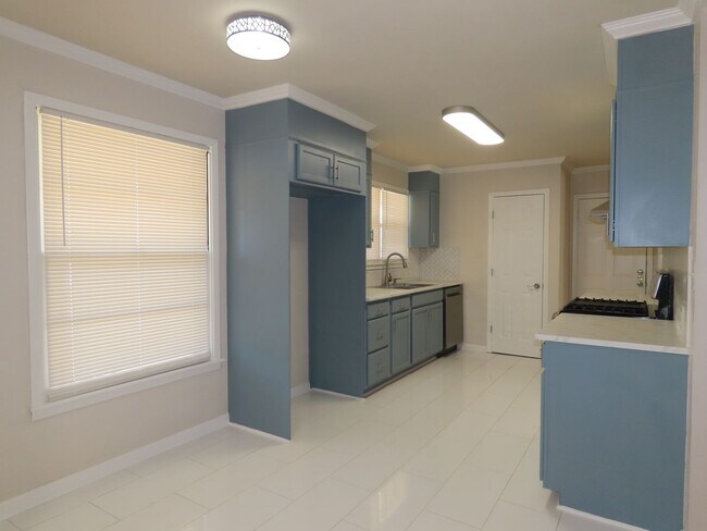 Building Photo - Newly Remodeled 3 Bedroom-1.5 Bath Home!