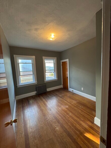 Building Photo - 43 Westerly Ave