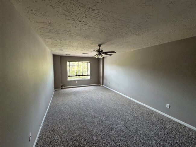 Building Photo - 20810 Deauville Dr