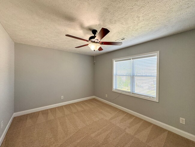 Building Photo - Stunning 4 Bed 2.5 Bath Home in Aberdeen