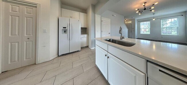 Building Photo - 7031 White Treetop Pl