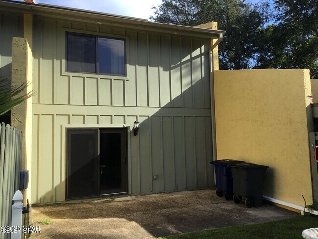 Building Photo - 1025 W 19th St