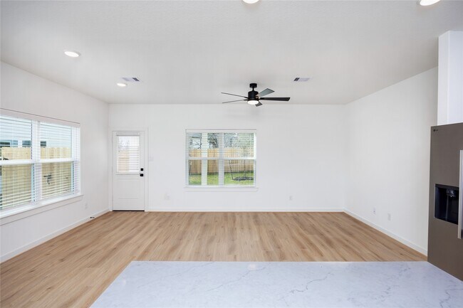 Building Photo - 2031 Longmire Villas Ct