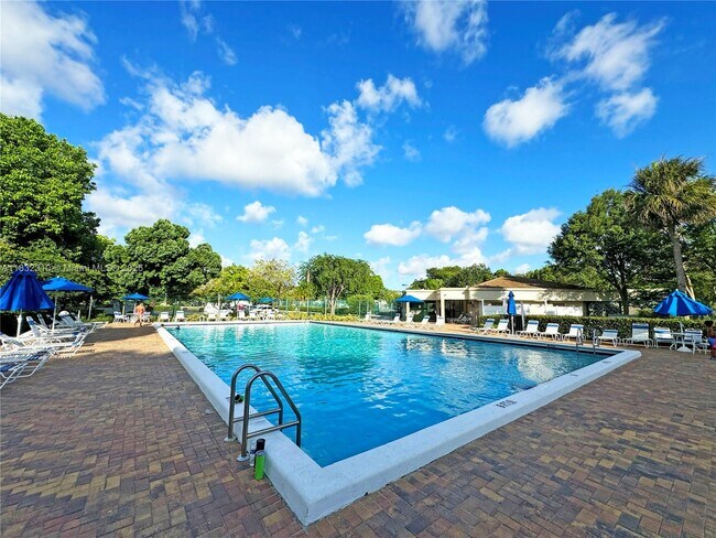 Building Photo - 301 Gardens Dr