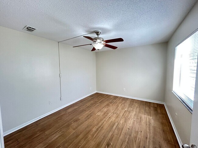 Building Photo - 2611 Antilles Dr