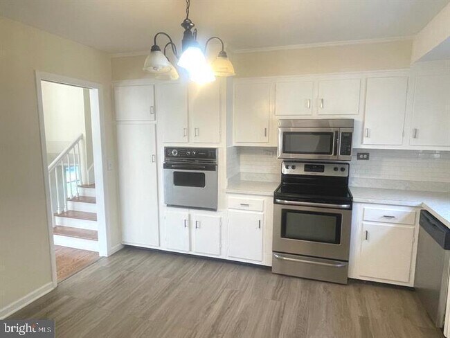 Building Photo - 13008 Woodburn Dr