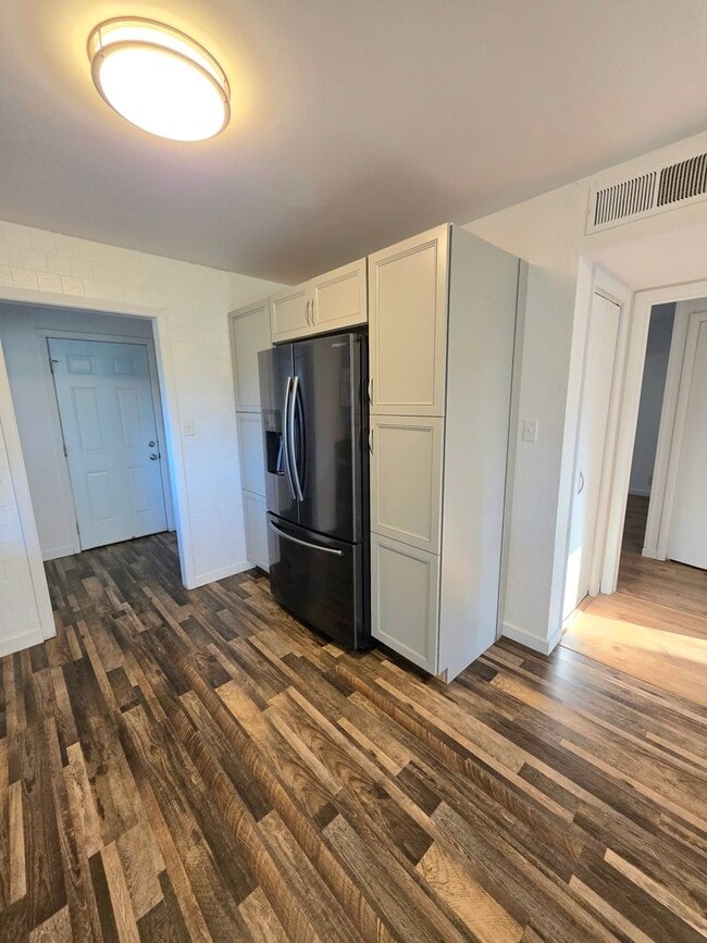 Building Photo - Charming 2 Bedroom on Acreage