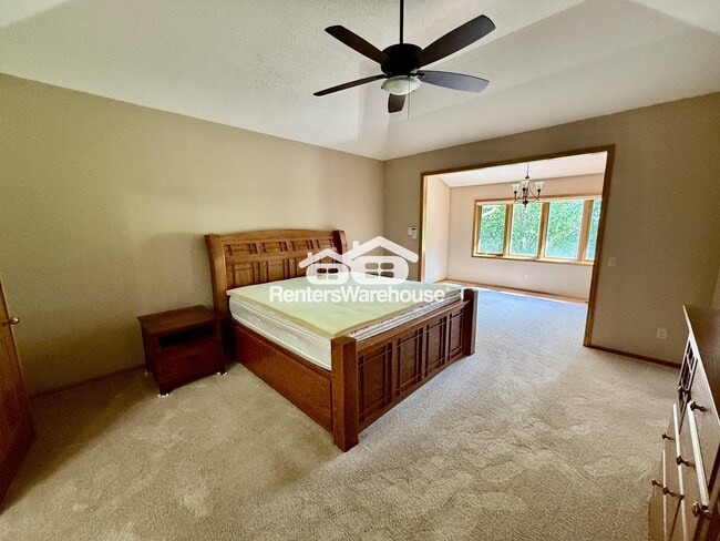 Building Photo - 10445 Fawns Way