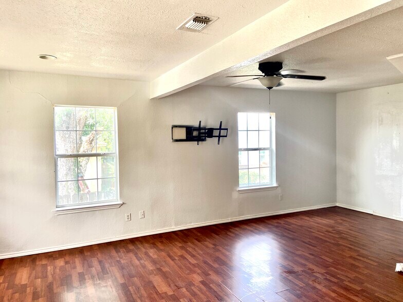 Front Living Room - 1310 Sutton Dr