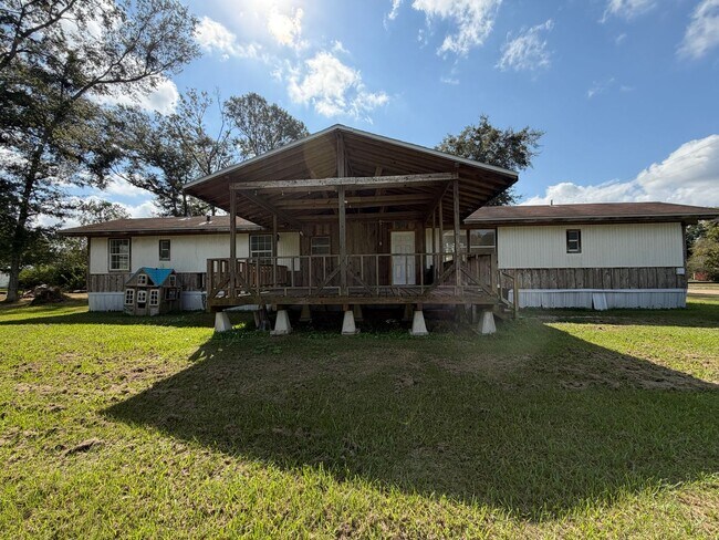 Primary Photo - Spacious 3/2 available now!