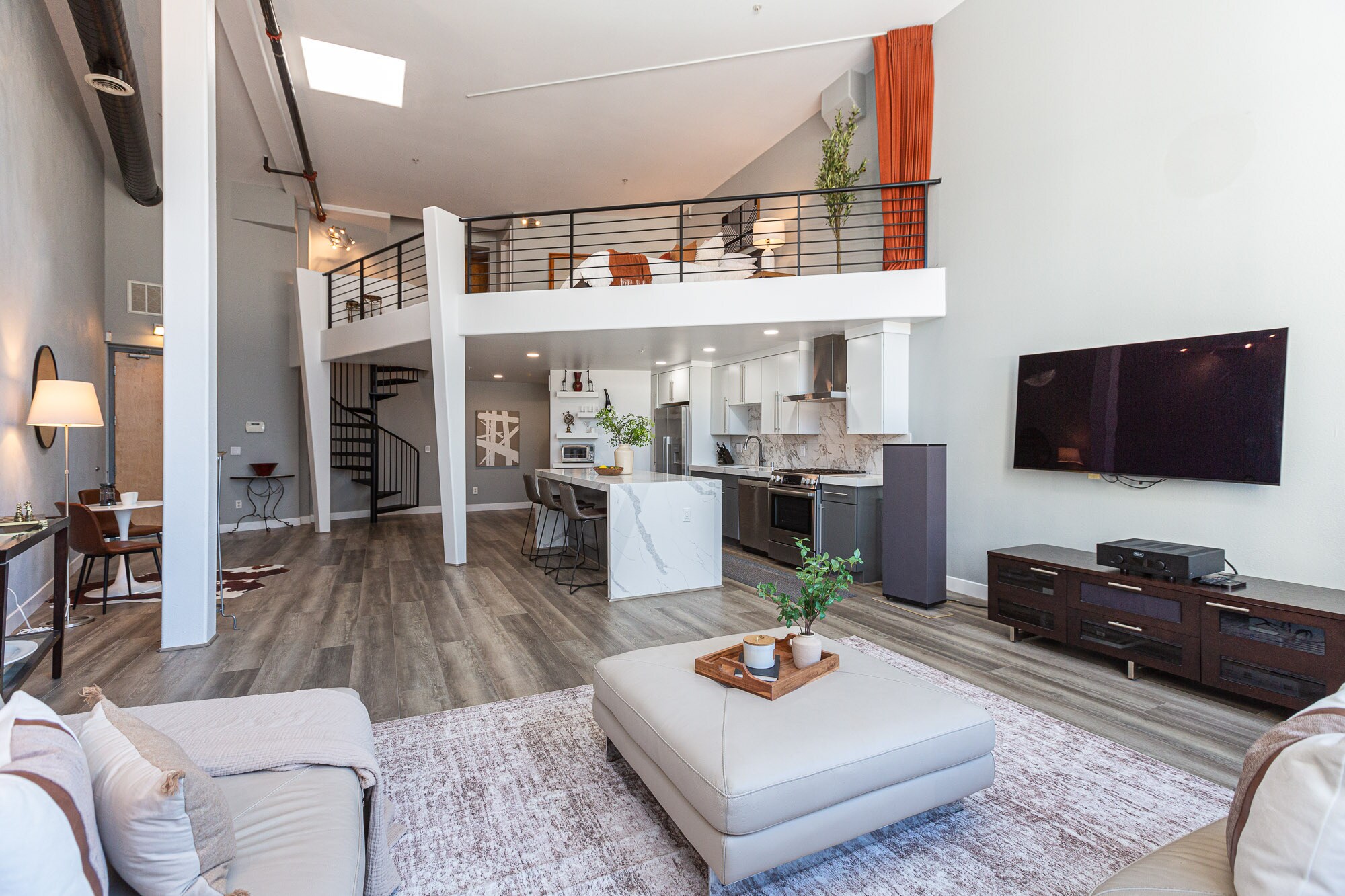 Building Photo - 346 1st St