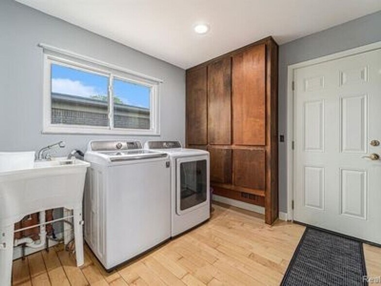 Building Photo - 3537 Millay Dr