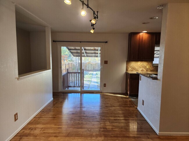 Building Photo - 2618 N Prospect St