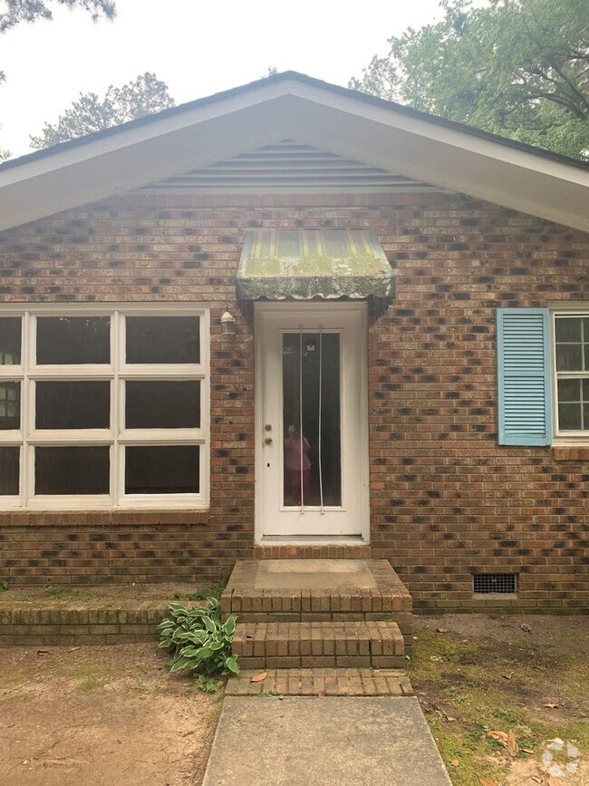 Building Photo - Elm Avenue (13001), Laurinburg, NC 28352