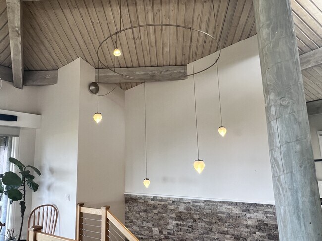 Building Photo - 904 Kupulau Dr